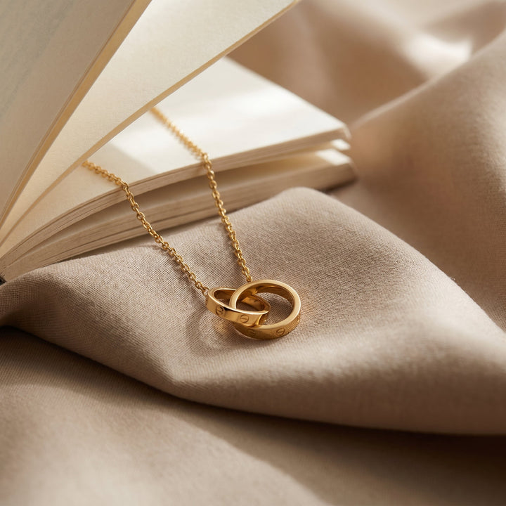 Le Collier Éternellement Lié