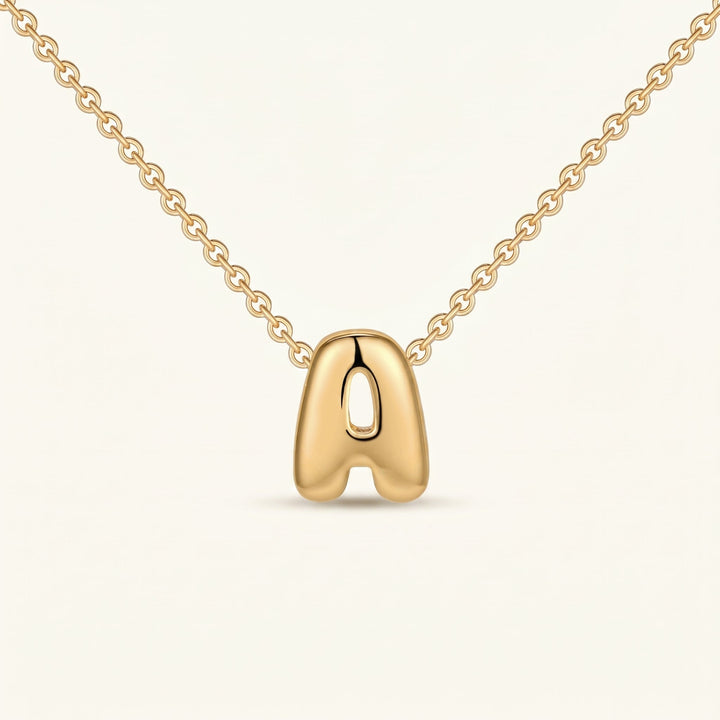 Collier avec charm initial en script gras