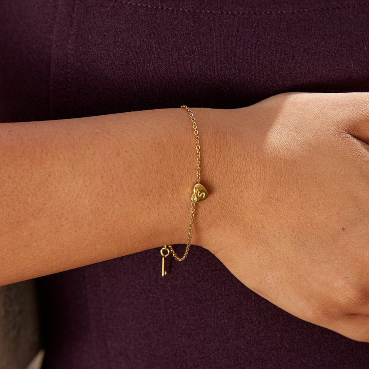 Bracelet en forme de cœur avec lettre